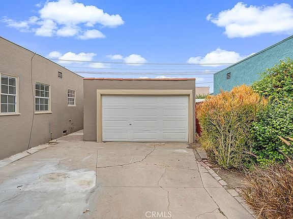2nd image of 1515 E Walnut Way