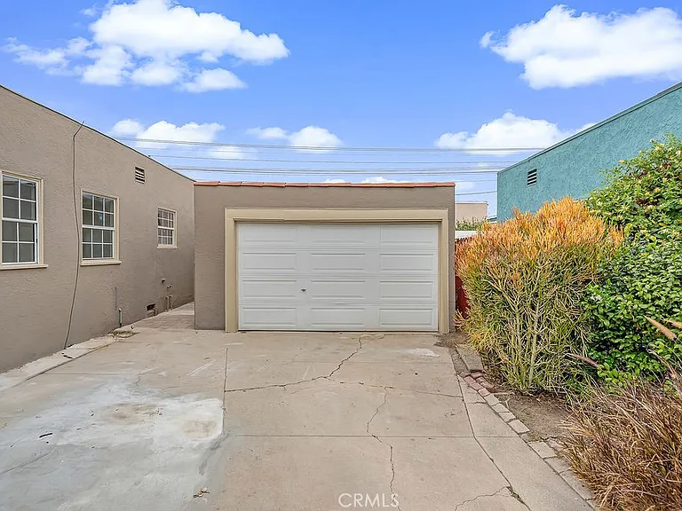 1515 E Walnut Way — Photo 2