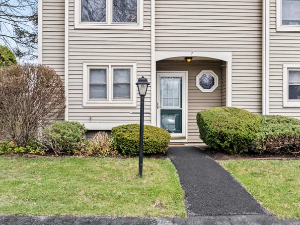 7 Putnam Court, Halfmoon, NY 12065