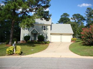 201 Hartshorne Ct, Fayetteville, NC 28311