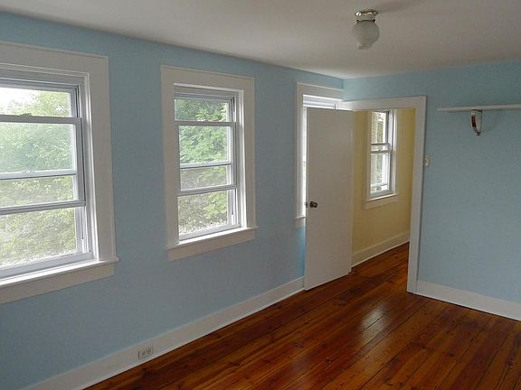 5th image of 131 Jackson Ave #3
