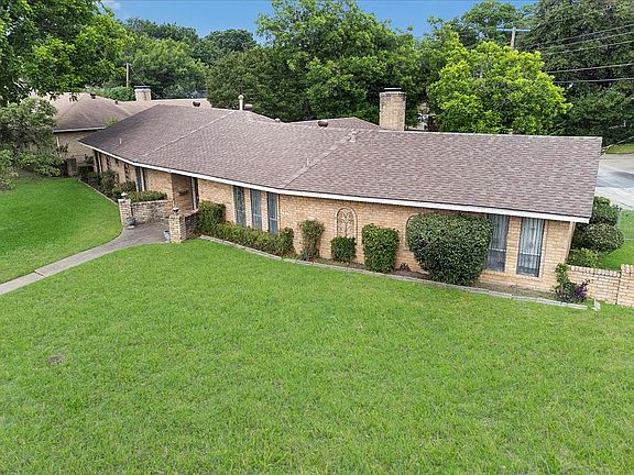 3rd image of 1811 Reynoldston Ln