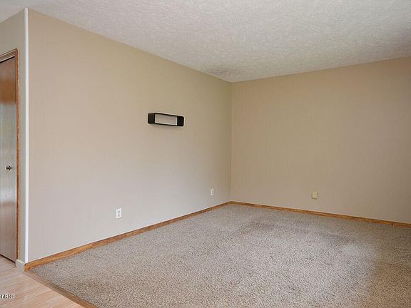 4th image of 375 York View Ln NW