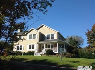 18 Kew Ct, Huntington, NY 11743