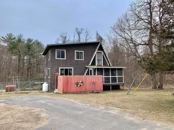 732 Shingle St, Morrisonville, NY 12962