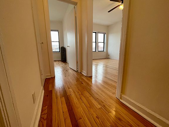 3rd image of 4350 N Ashland Ave #8a183e0c2