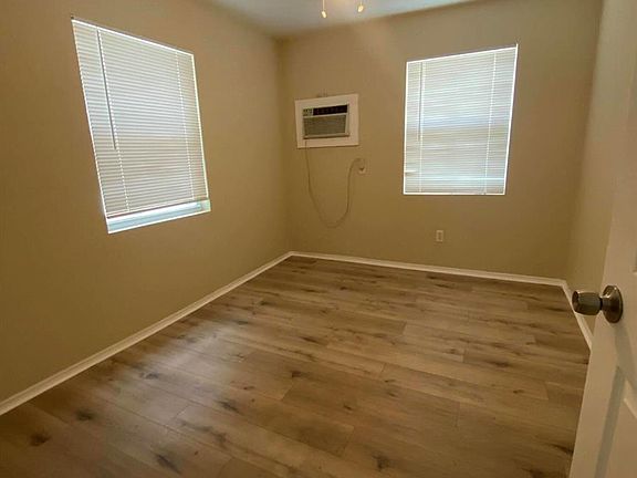 3rd image of 115 NE 2nd St #2