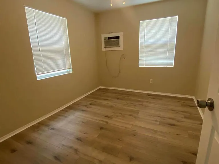115 NE 2nd St #2 — Photo 3