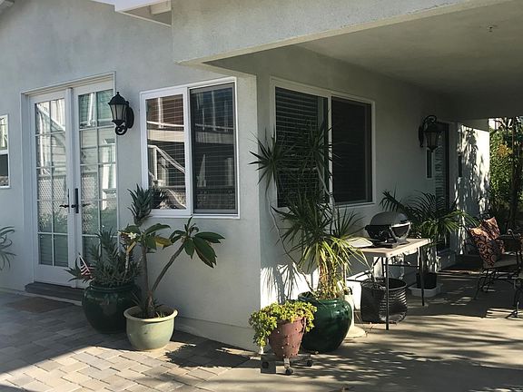 Casita with French doors
large California patio to enjoy outdoor living