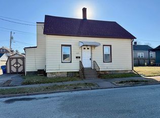 1649 Florence Ln, Davenport, IA 52804