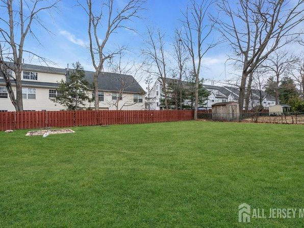 72 Carlton Ave, Piscataway, NJ 08854