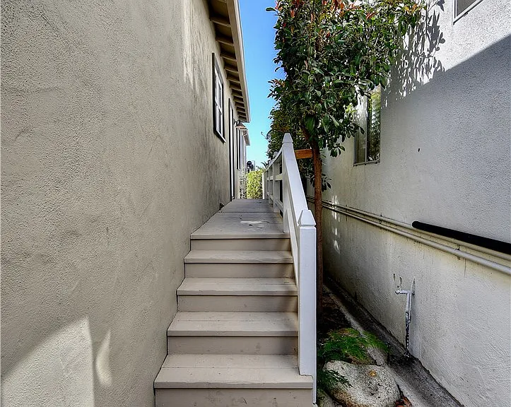 445 Bent St — Photo 16