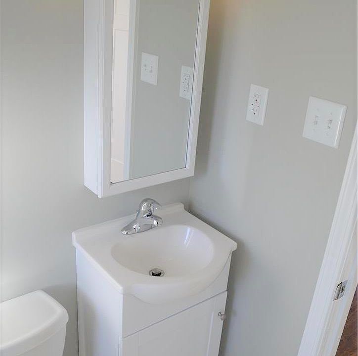 2nd image of 3848 Carondelet Blvd