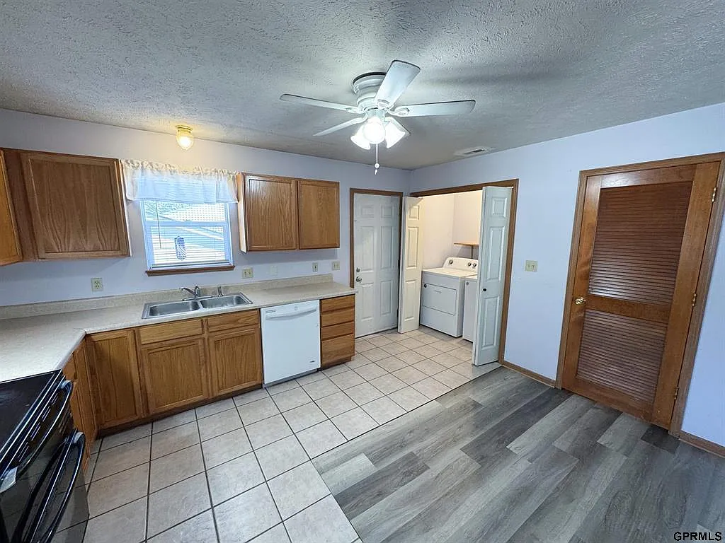 2 bed, 850 sqft, $1,350 — Photo 3