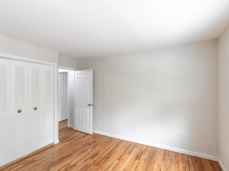 2BR, 1BA (830sqft) - Bedroom (Newport)
