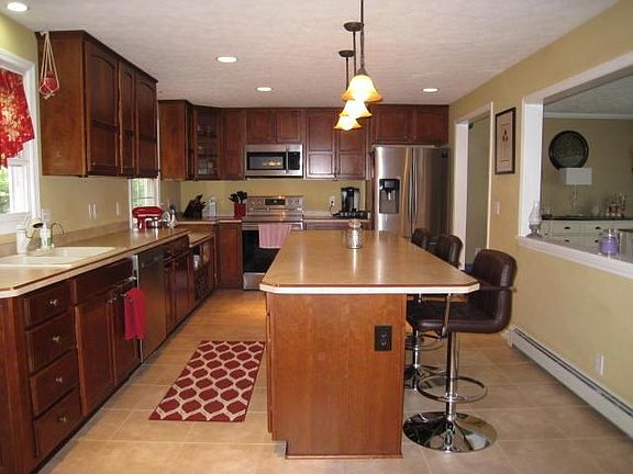 2nd image of 12 Ogee Trl