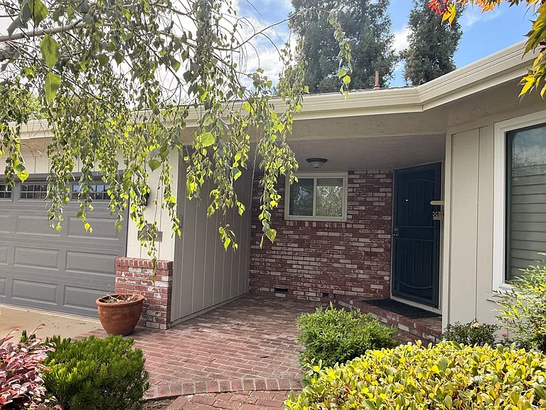 809 Laver Ct — Photo 3