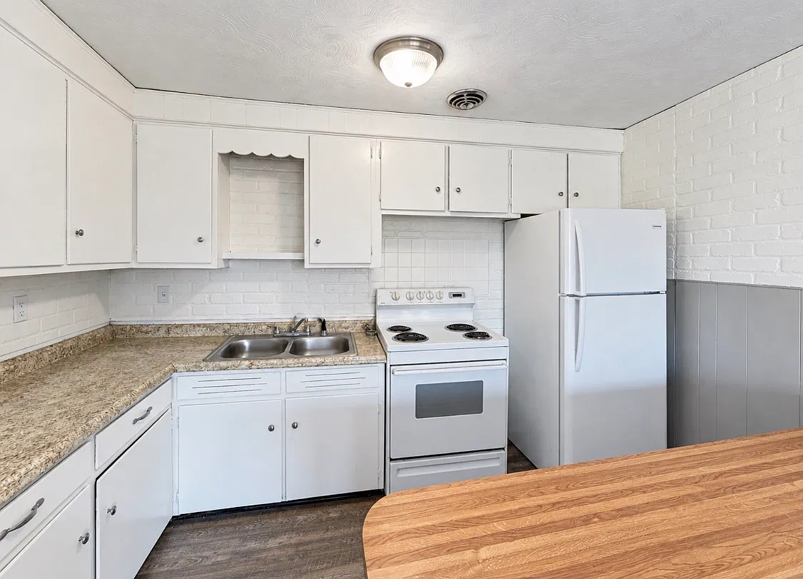 2 bed, $1,100 — Photo 3