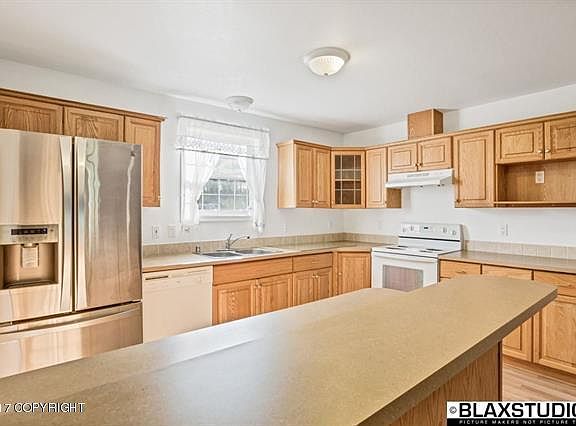 3rd image of 3745 Regius Ave