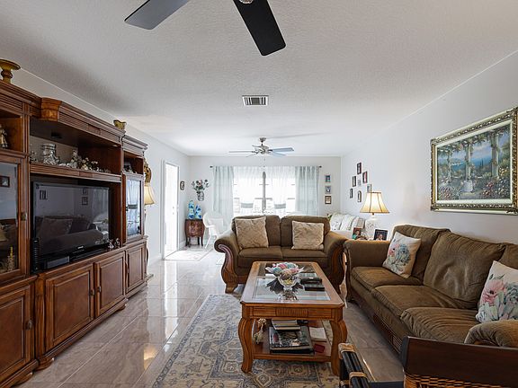 3rd image of 9860 Chestnut Tree Terrace #A