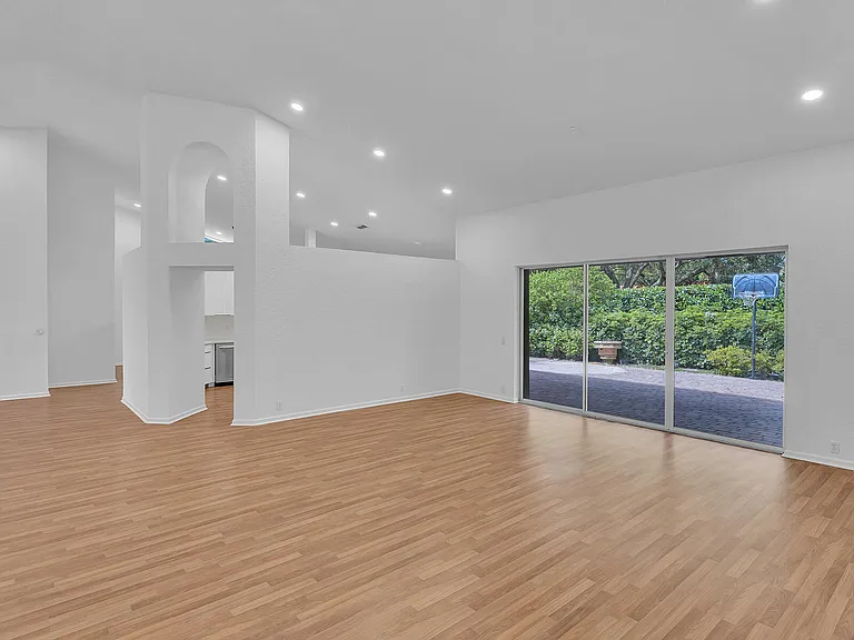 3420 Washington Ln — Photo 7