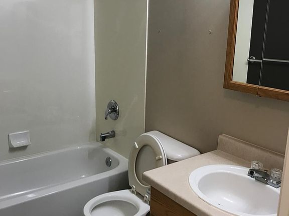 4th image of 7768 S Briar Dr