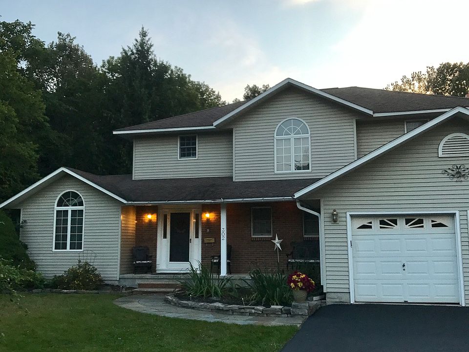 1st image of 302 Stoney Dr