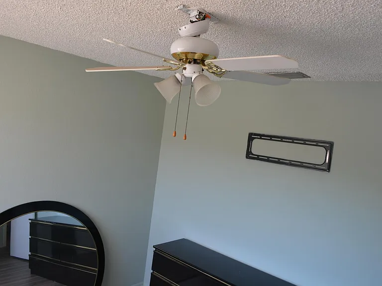 973 Whitman Dr — Photo 14