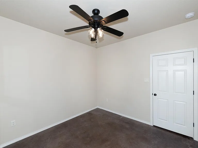 245 Joanne Loop #B — Photo 18