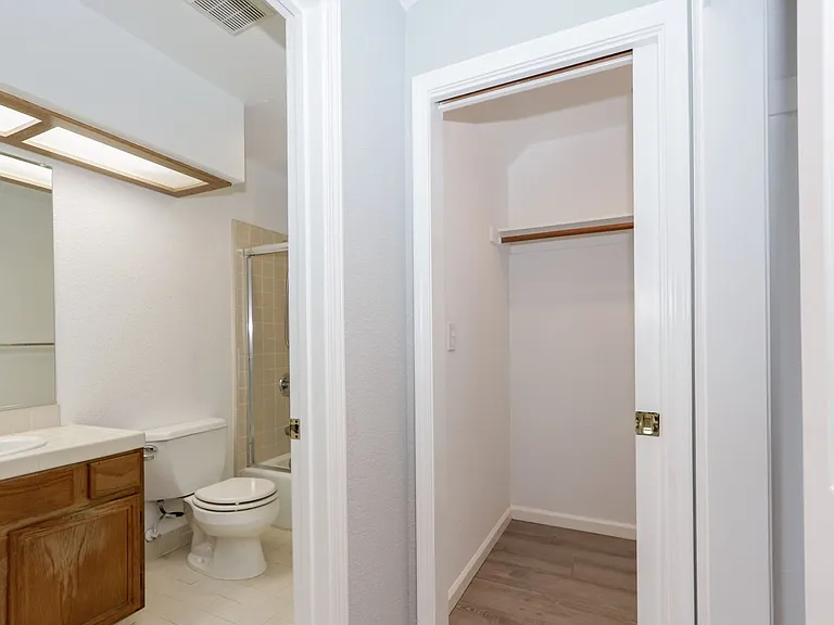 432 Portofino Dr #403 — Photo 36