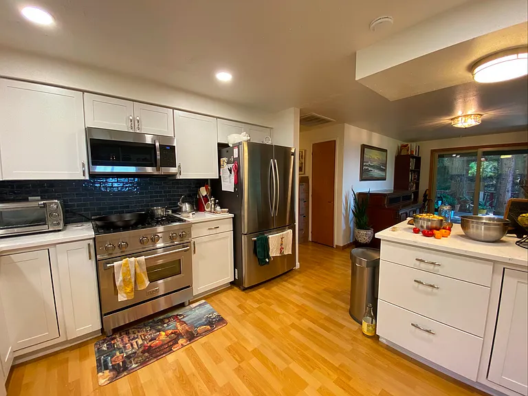2135 Knowles Rd — Photo 4