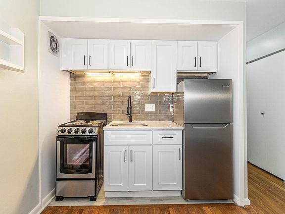 3rd image of 3534 Zumstein Ave #9