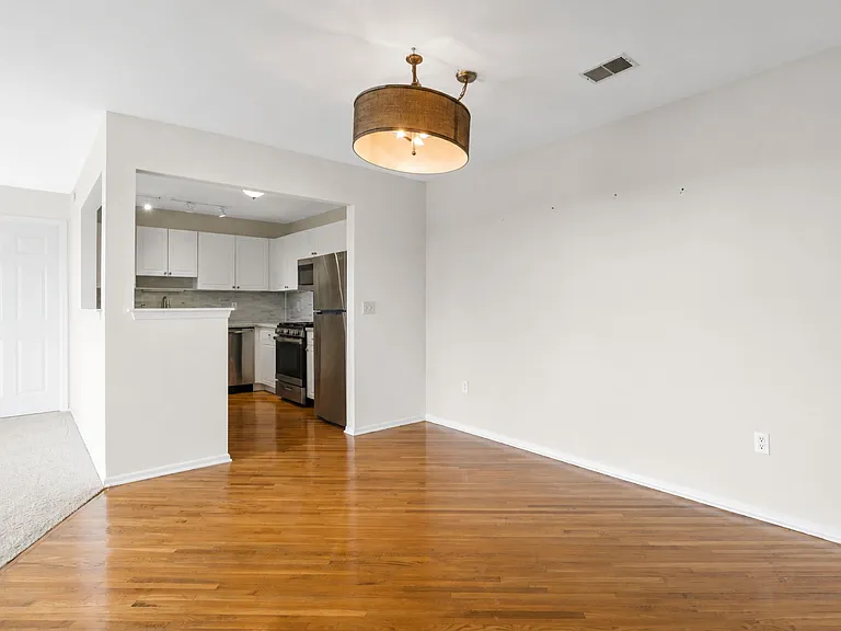 1636 King Ct — Photo 5