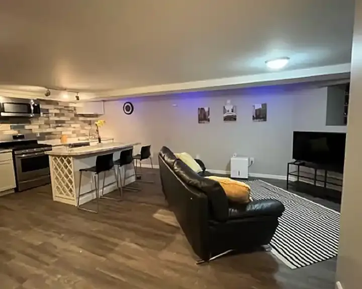 616 E 50th Pl #G — Photo 1