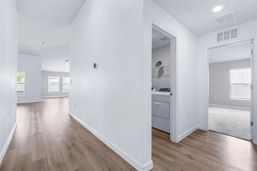 4 bed, 2.0 bath, 1848 sqft, $3,350 — Photo 4