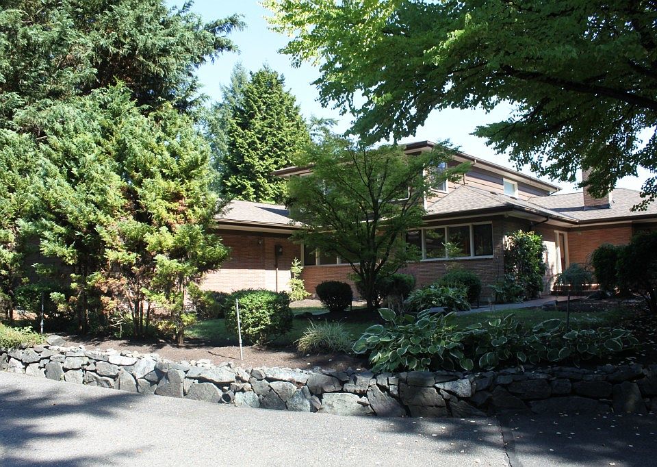 1st image of 307 Hi Crest Dr