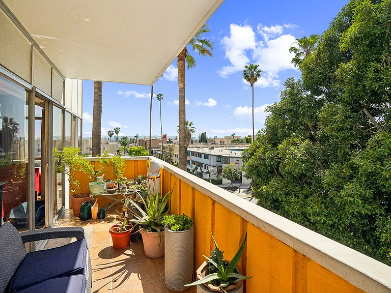 7135 Hollywood Blvd — Photo 11