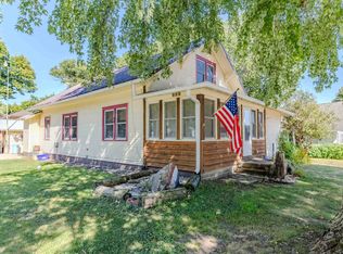 172 Iowa St, Arnolds Park, IA 51331