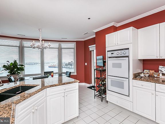 4th image of 100 Harborview Dr Unit 1702