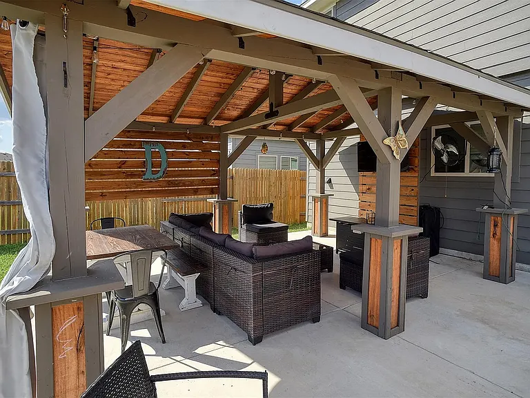 205 Driftwood Ln — Photo 12