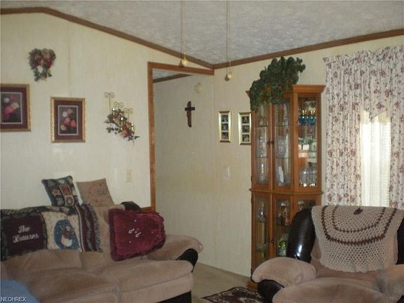 3rd image of 36 Shady Acres Dr