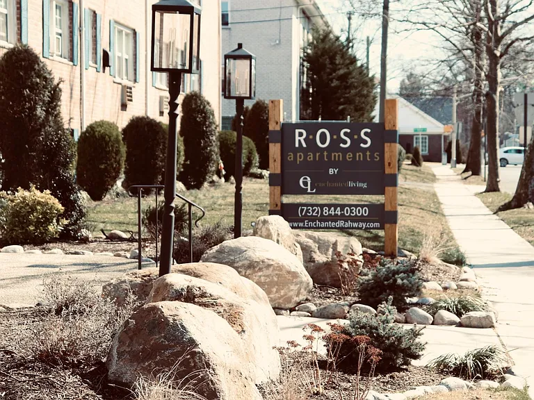 Ross Apartments — Photo 13