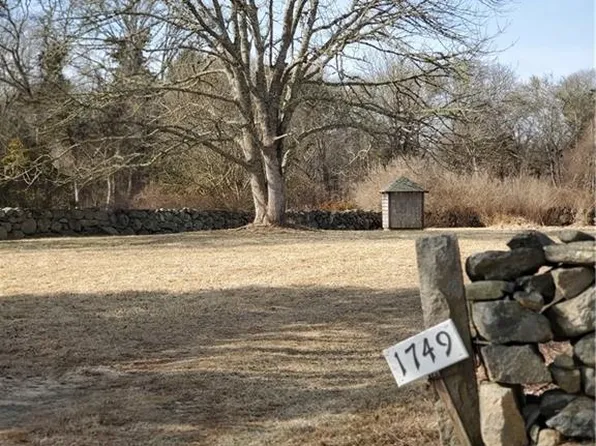 1749 Main Rd, Westport, MA 02790