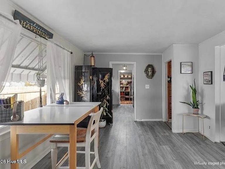 1409 Wooster St — Photo 3