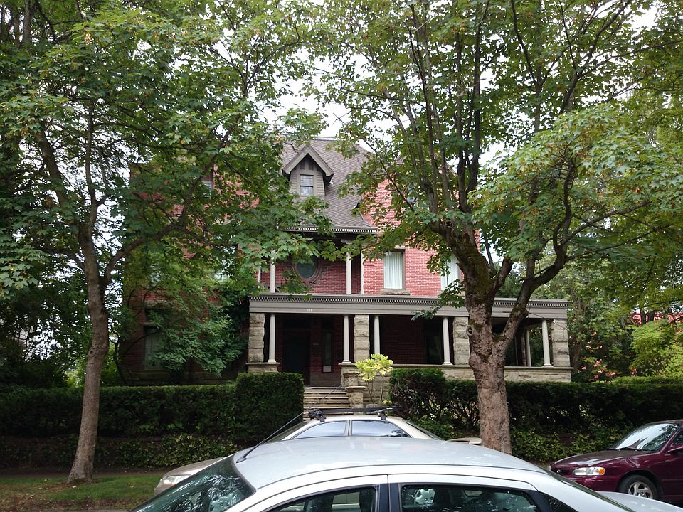 1st image of 811 14th Ave E