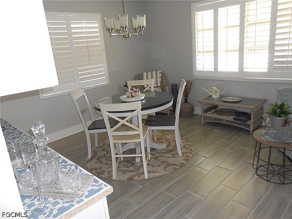 4th image of 6 Aztec Lily Ln