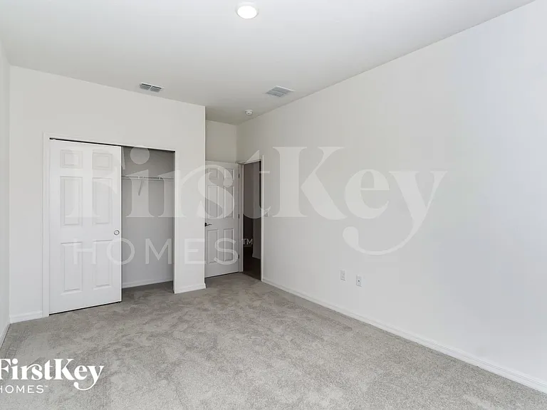340 Corbel Ln — Photo 12