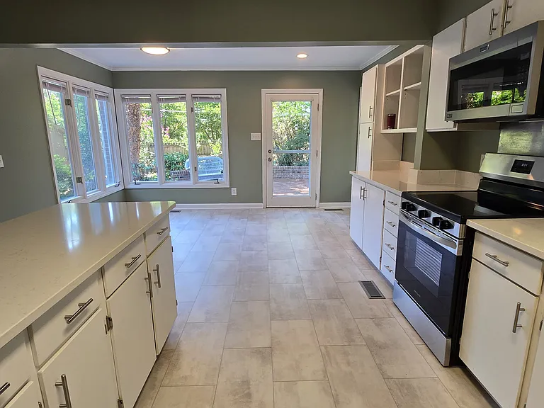 3703 Hickory Hill Dr — Photo 5