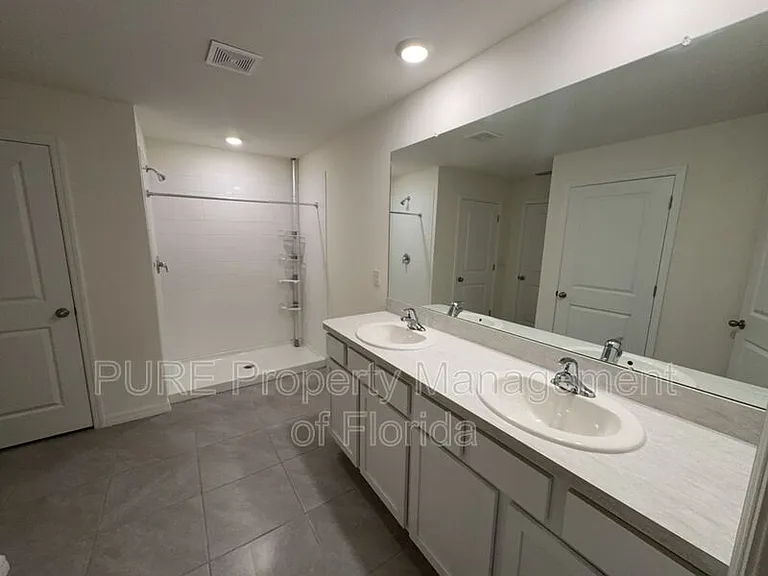 8702 SW 46th Ave — Photo 37