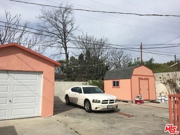 2nd image of 917 E 49th Pl